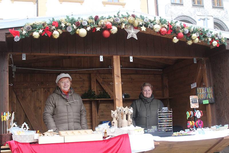 Adventní trhy o bronzové neděli v Klatovech.