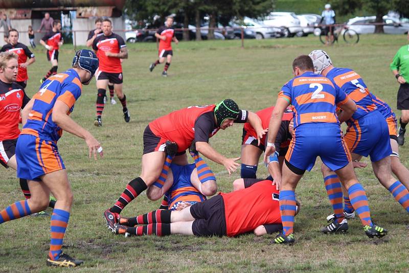 Druhé kolo Poháru Čechy v rugby - zápas Rugby Šumava Nýrsko (červení) - ARC Iuridica Praha