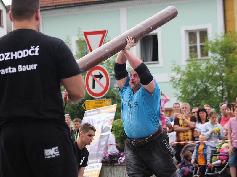 V sobotu se konal závod strongmanů v Sušici.