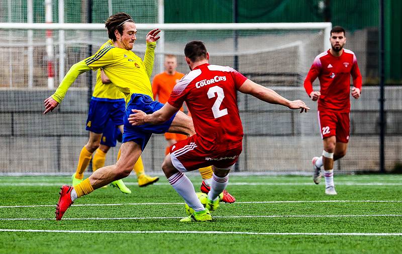 FORTUNA divize A (17. kolo): SK Petřín Plzeň - SENCO Doubravka (žlutí) 0:3.