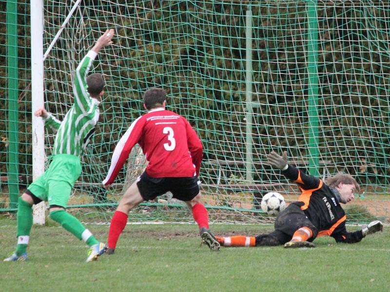 Krajský přebor: Luby (červené dresy) - Svéradice 1:1