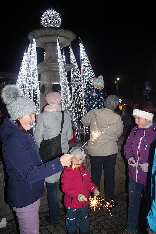 Slavnostní rozsvícení vánočního stromu na klatovském náměstí.