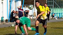 Fotbalisté TJ Pfeifer Chanovice (na archivním snímku hráči v zelených dresech) remizovali ve 22. kole I. B třídy s Blovicemi 1:1. Na penalty vyhráli hosté.