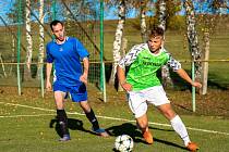 12. kolo I. B třídy (skupina B): FK Svéradice (na snímku fotbalisté v zelených dresech) - TJ Sokol Štěnovice 6:1 (2:0).