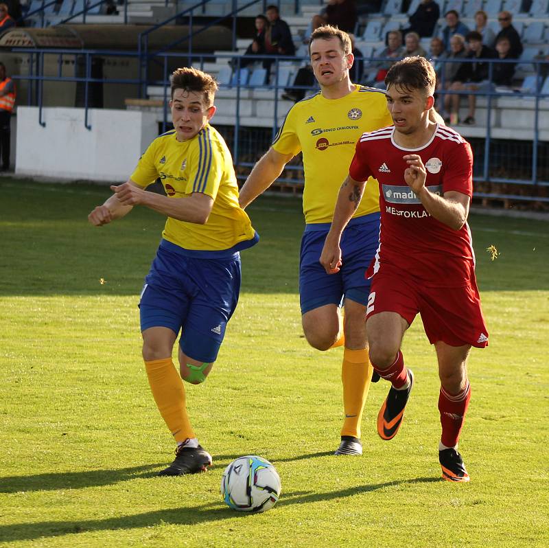 10. kolo FORTUNA divize A: SK Klatovy 1898 (červení) -  SK SENCO Doubravka (žlutí) 2:1 (1:0).