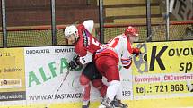 2. liga 2016/2017, osmifinále play-off: SHC Klatovy (červené dresy) - HC Lední Medvědi Pelhřimov 8:3