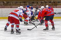 Krajská liga, semifinále play-off (1. zápas): HC Klatovy B (na snímku hokejisté v červených dresech) - HK Rokycany 2:3 (0:1, 2:0, 0:2).