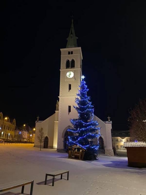 Vánoční strom v Kašperských Horách.