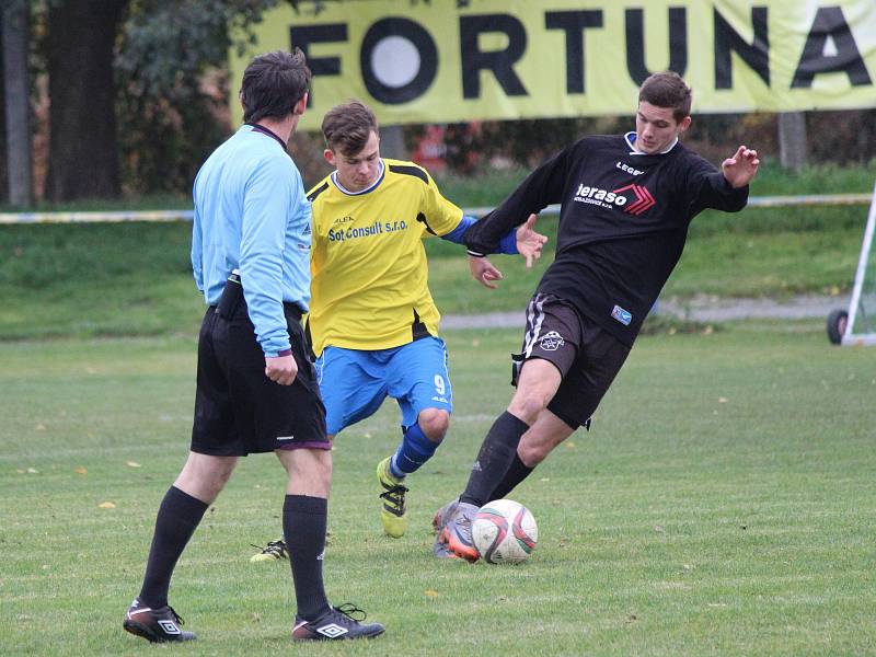 Fotbalisté TJ Sokol Mochtín (na archivním snímku hráči ve žlutých dresech) porazili Bělou nad Radbuzou 4:1. O výhře rozhodli už v prvním poločase.