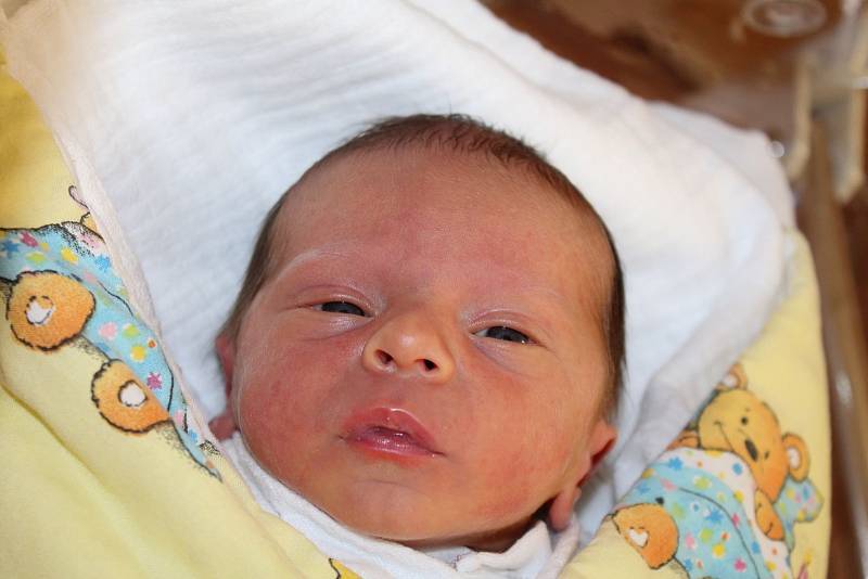 Dominik Ďoubal z Klatov se narodil v klatovské porodnici 16. května ve 23:45 hodin (2790 g, 49 cm) rodičům Ivaně a Patrikovi. Pohlaví miminka věděli rodiče dopředu.