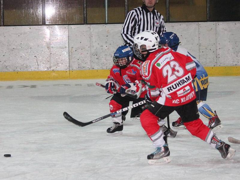 Krajská liga přípravek: HC Klatovy (v červeném) - TJ DDM Rokycany 23:17.