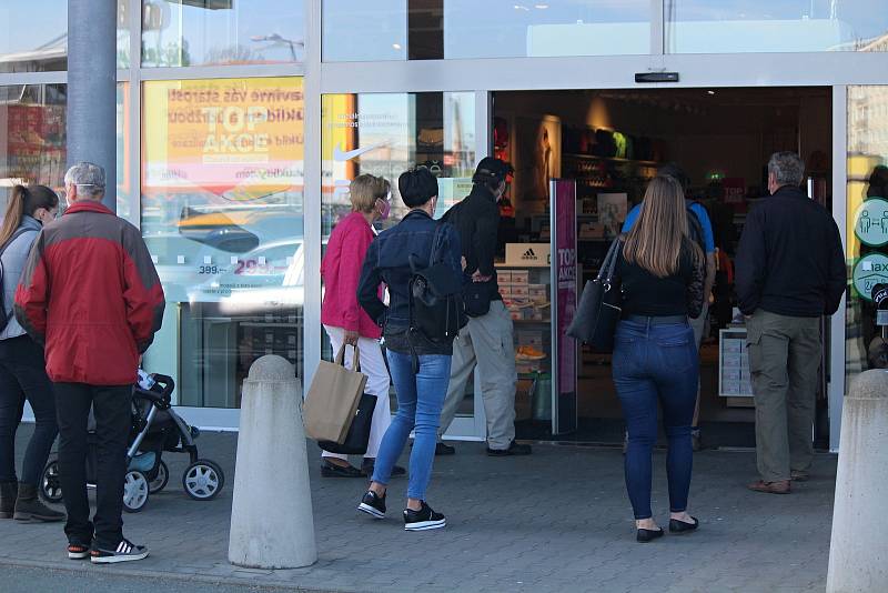 Obchody a centrum města po pondělním rozvolnění v Klatovech.