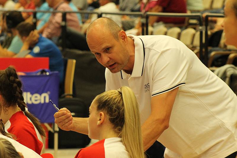 ME U20 v basketbalu: Česko (v bílém) vs. Rusko