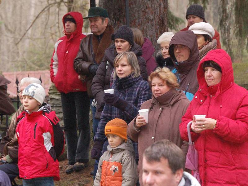 Ochotnické představení v lesním divadle v Nýrsku