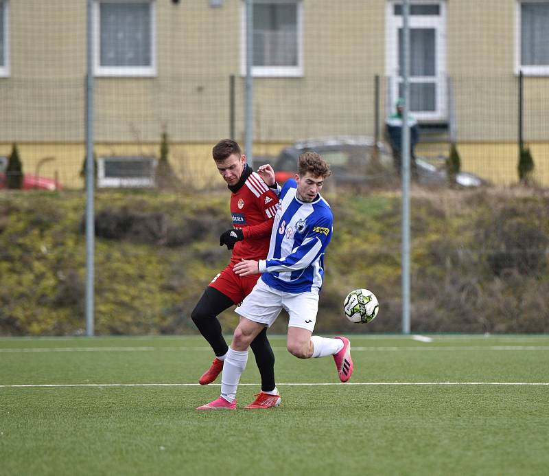 Klatovy (červené dresy) padly na hřišti béčka Domažlice 1:4.