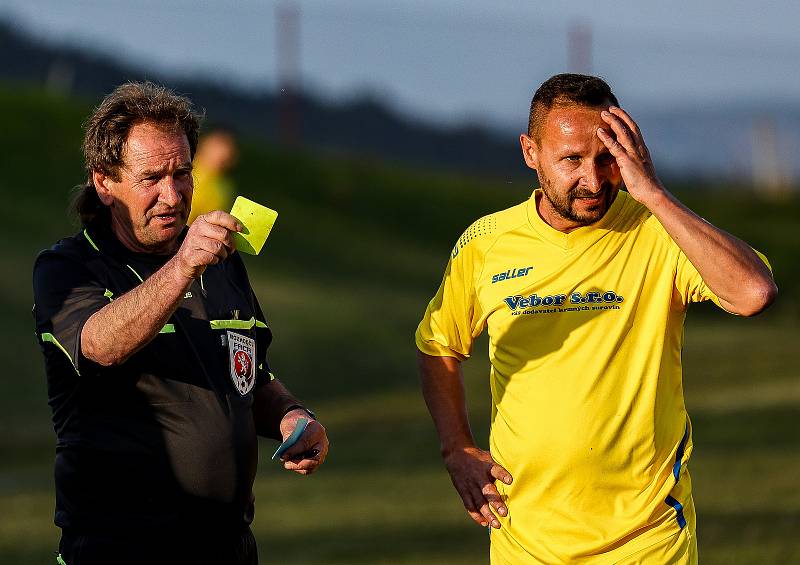 15. kolo III. třídy: FK Budětice 2012 (žlutí) - SK Velhartice 2:0.