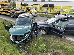 Nehoda dvou osobních aut v Plánické ulici v Klatovech.