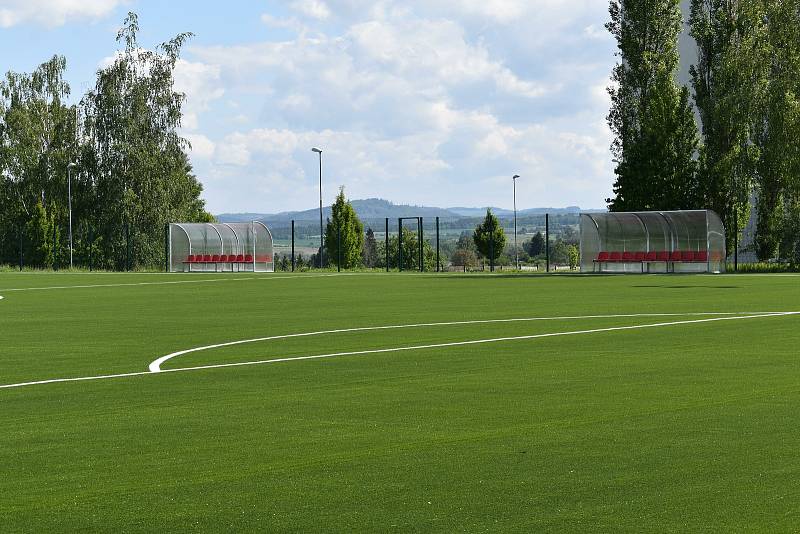 Nové fotbalové hřiště s umělou trávou v Klatovech. Zasloužil se o  o něj zejména předseda SK Klatovy 1898 Jindřich Sojka.