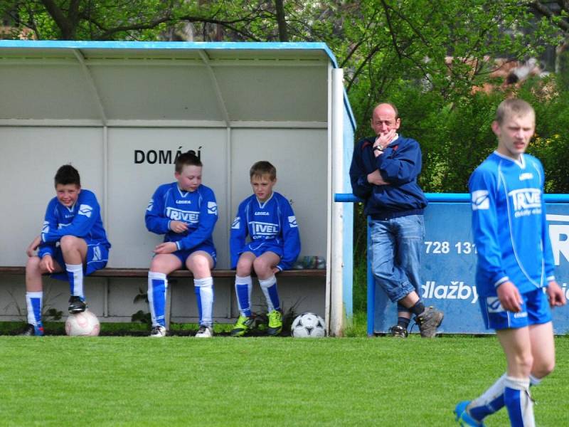 Okresní přebor starších žáků Strážov - Hrádek 12:0.