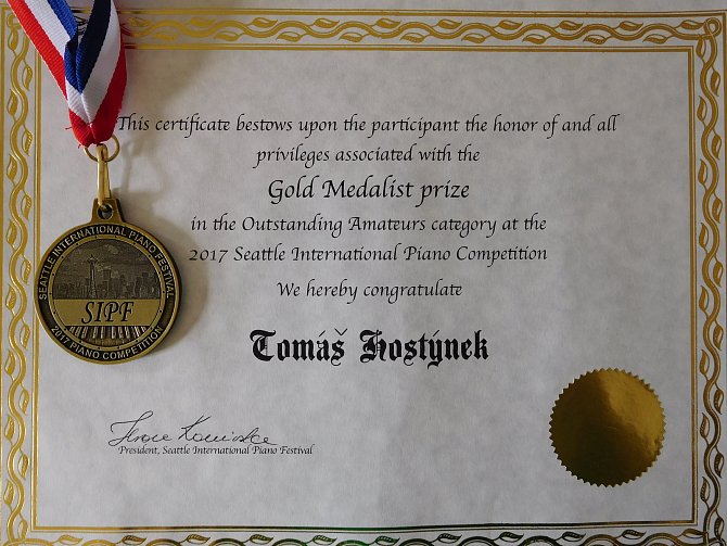 Zlatá medaile, kterou získal Tomáš Hostýnek v Seattlu.
