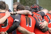 Muži společenství Rugby Šumava Nýrsko & Rugby Club České Budějovice (na archivním snímku hráči v červených dresech) prohráli s Říčany B i Petrovicemi.