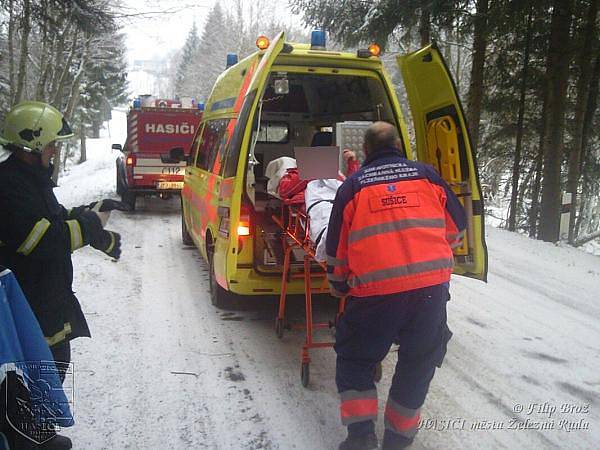 Sobotní nehoda osobního auta u Prášil