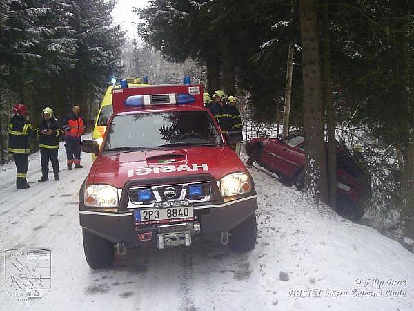 Sobotní nehoda osobního auta u Prášil