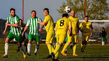 Z archivu: Fotbalisté FK Budětice 2012 (žlutí) zvládli velice náročný souboj na půdě Železné Rudy, kde ve 4. kole III. třídy zvítězili 4:3.