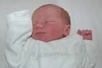 Lukáš John z Chudenic se narodil v klatovské porodnici 2. prosince ve 14.04 hodin. Vážil 3500 gramů a měřil 50 cm. Rodiče Šárka a Lukáš věděli, že se jim narodí syn. Doma na brášku čeká Vojta (7).