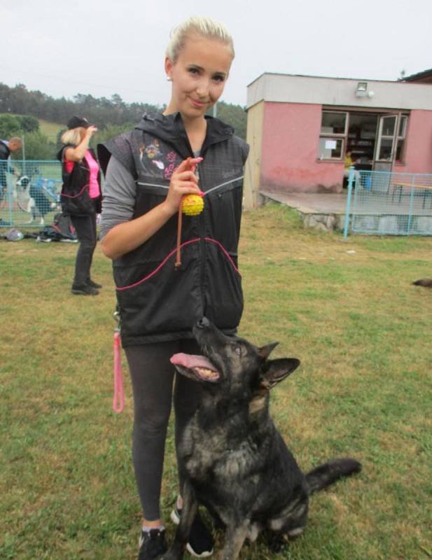 Oslava fotbalu. Na hřišti v Rabí se tleskalo hvězdám.