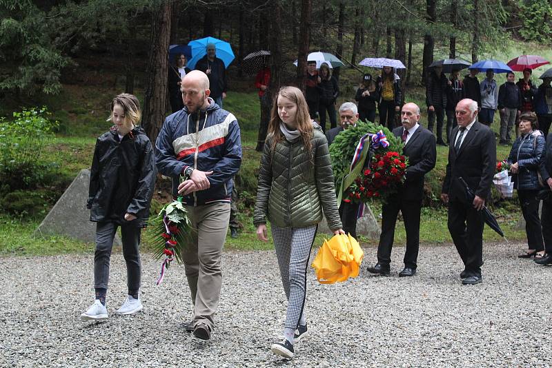 Pietní akt ve Spáleném lese v Lubech.