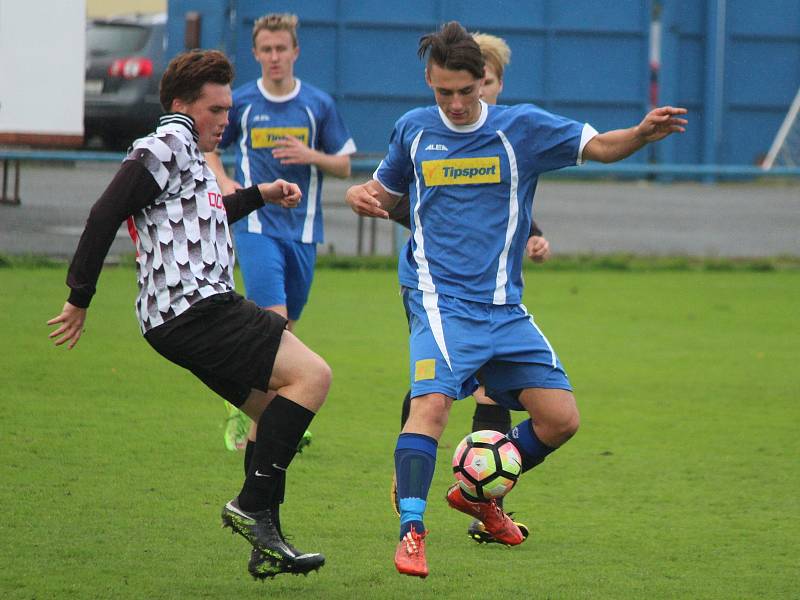 Fotbalisté klatovských dorostů (na archivních fotografiích hráči v modrých dresech) porazili Příbram. Devatenáctka otočila zápas ze stavu 0:2 na 4:2 a hráči do 17 let soupeře udolali těsně 1:0.