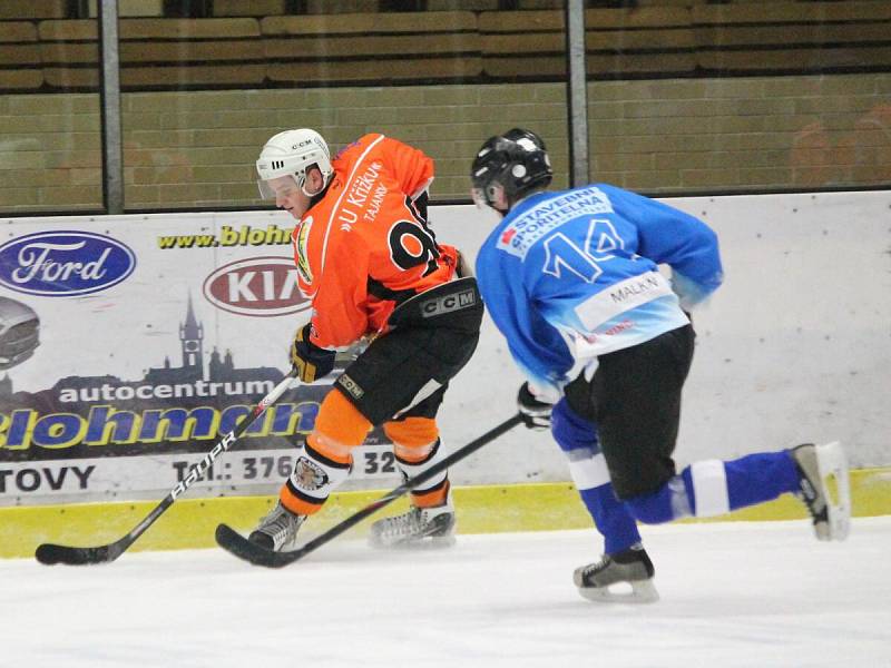 Šumavská liga amatérského hokeje: AHC Vačice (oranžové dresy) - HC 2009 Nýrsko 8:4 