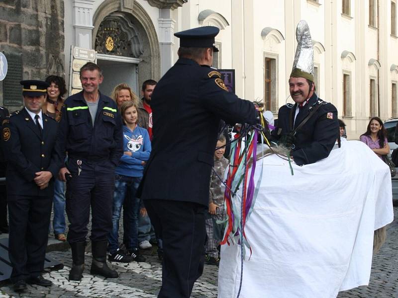 Hasičská a motorkářská svatba v Klatovech