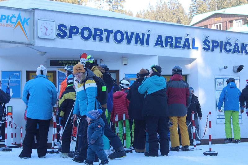 První víkend na Šumavě, kdy přestala platit opatření v areálech.