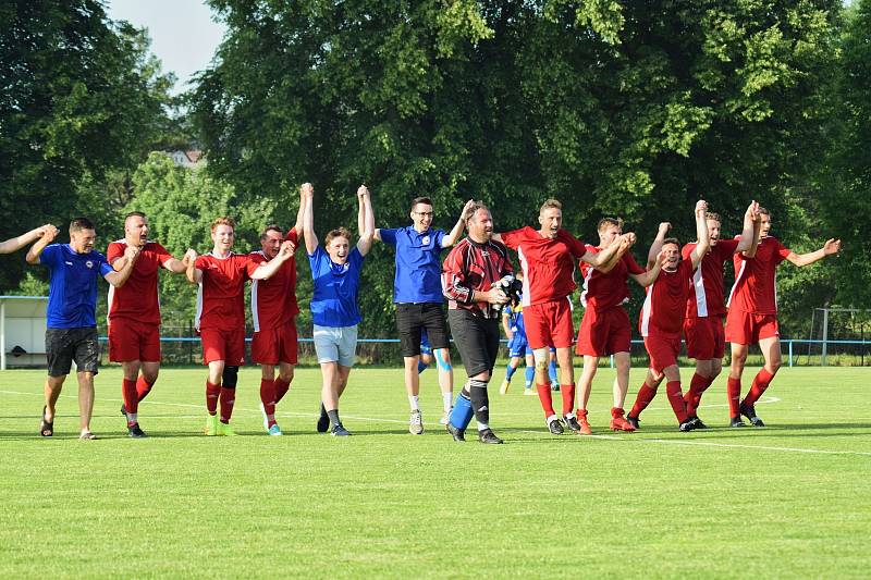 Fotbalisté SK Kovodružstvo Strážov v derniéře porazili Chudenice, vyhráli okresní přebor a radovali se z postupu do I. B třídy.