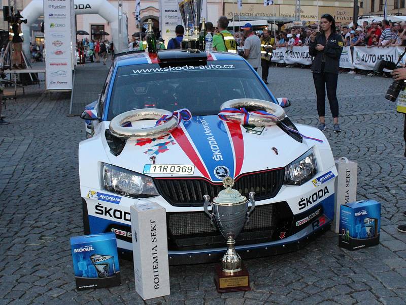 Cíl 53. Rallye Šumava Klatovy na náměstí Míru v Klatovech