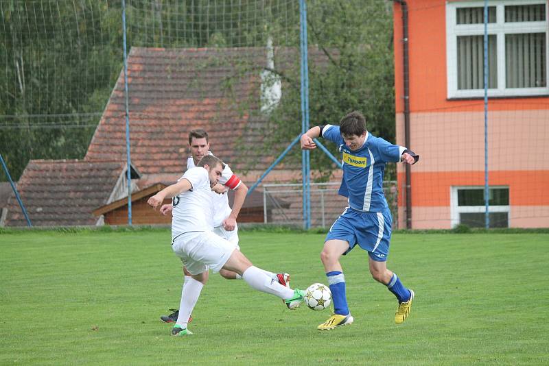 Fotbalisté TJ Sokol Měčín (na archivním snímku) porazili v pátém kole okresní III. třídy soupeře ze Železné Rudy vysoko 8:4.