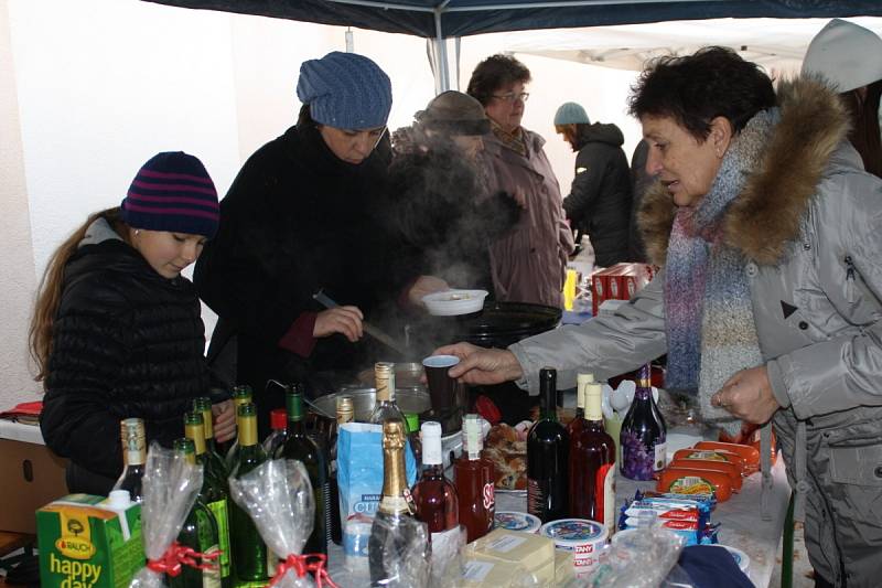 Vánoční dobročinný bazar v Klatovech 14. 12. 2014