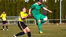 14. kolo I. B třídy: FK Horažďovice (žlutí) vs. Chanovice 3:2.