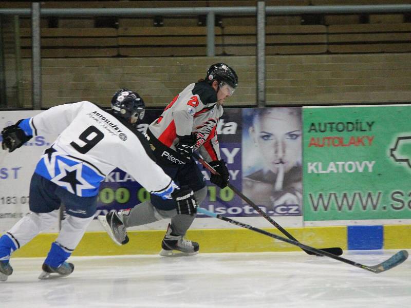 Šumavská liga amatérského hokeje: HC Vizi Auto (šedé dresy) - HC AutoKempf 1:3