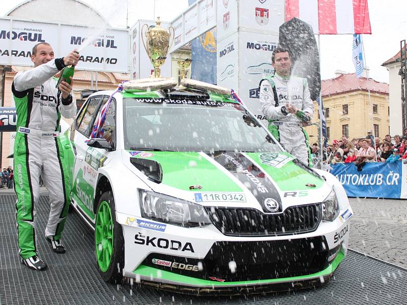 Cíl 50. Rallye Šumava Klatovy.