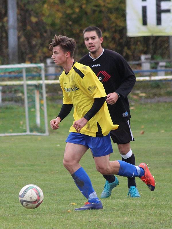 Fotbalisté TJ Sokol Mochtín (na archivním snímku hráči ve žlutých dresech) porazili Bělou nad Radbuzou 4:1. O výhře rozhodli už v prvním poločase.