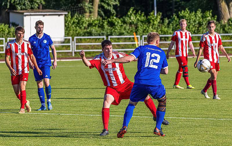 Z archivu: Fotbalisté TJ Sušice (modré dresy).