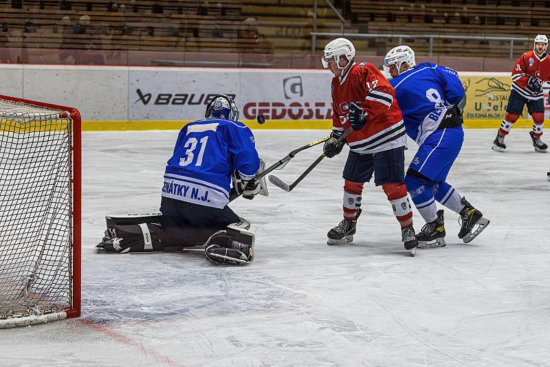 16. kolo západní konference 2. ligy: SHC Klatovy (na snímku hokejisté v červených dresech) - HC Benátky nad Jizerou 3:4.