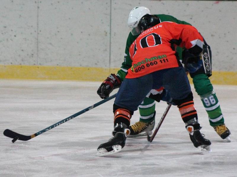 Šumavská liga amatérského hokeje HC Tomahawks (z) - AHC Vačice 2:2.