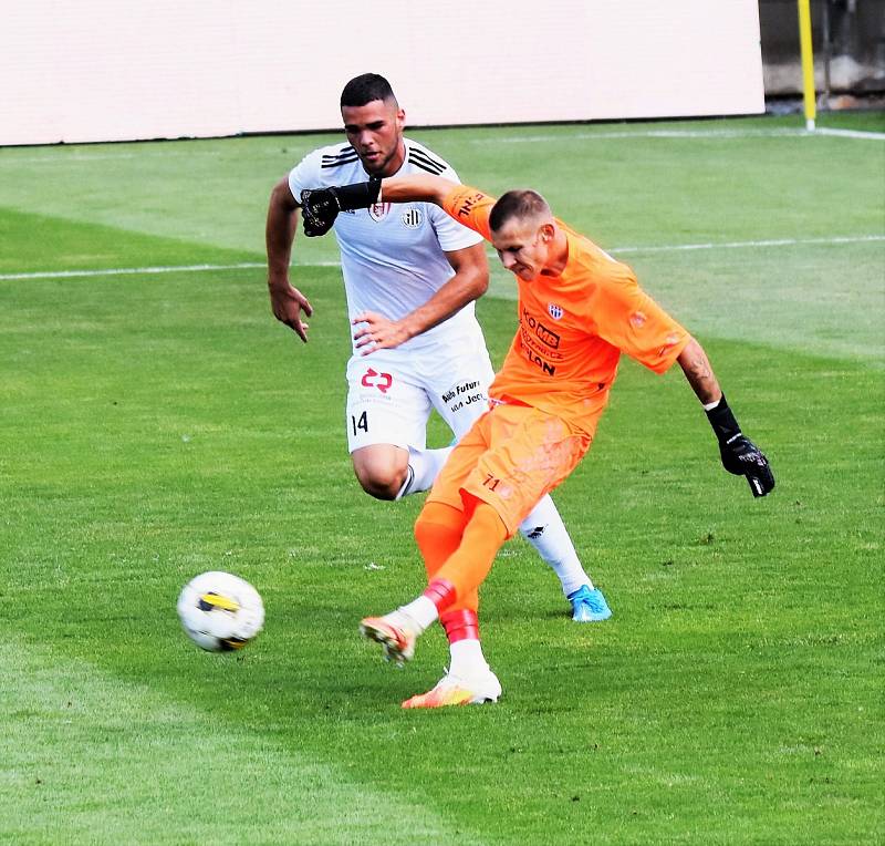 Fotbalista Českých Budějovic Daniel Hais v zápase proti Táborsku.