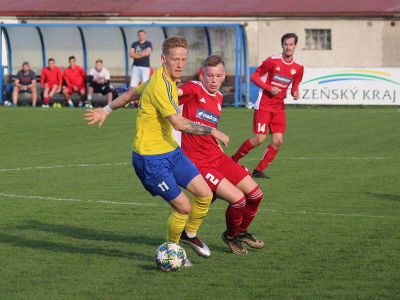 Zápas fotbalové divize SK Klatovy 1898 (červení) - SK Senco Doubravka.