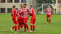 5. kolo OPM: FC Švihov (na snímku fotbalisté v červenobílých dresech) - TJ Sokol Chudenice (modří) 2:2 (2:0).