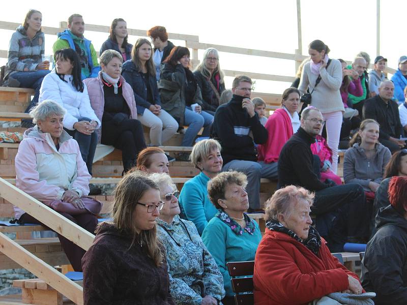 V sobotu se na Kašperku konal benefiční koncert pro Štefana Kanaloše, který po nehodě skončil na vozíku.